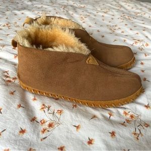 Size 9 Women’s LL Bean Wicked Good Shearling Slippers
